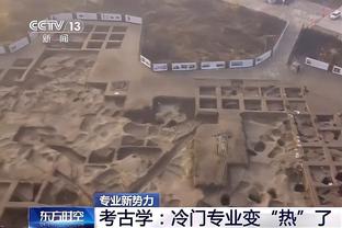 ?川崎前锋外援进球后跑向泰山球迷区，张开双臂挑衅